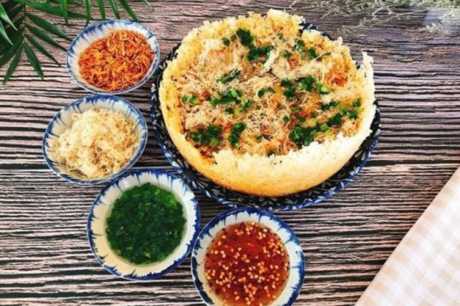Các loại sốt ăn cùng với cơm cháy.